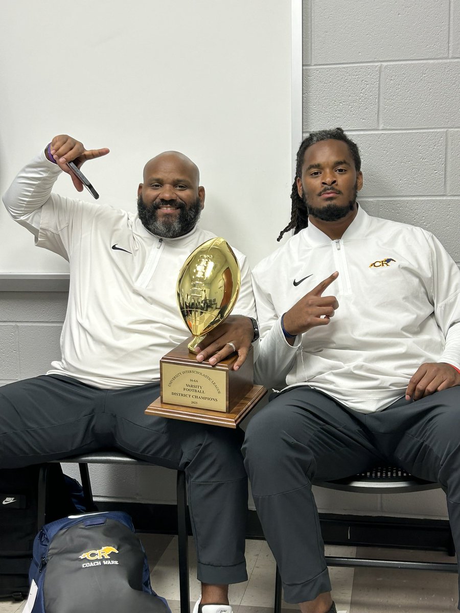bigdotshow's tweet image. 16-6A District Champs Blessed to work with a great coaching staff with and a great group of kids but Job not finish #Chessnotcheckers @CyRanchFB
