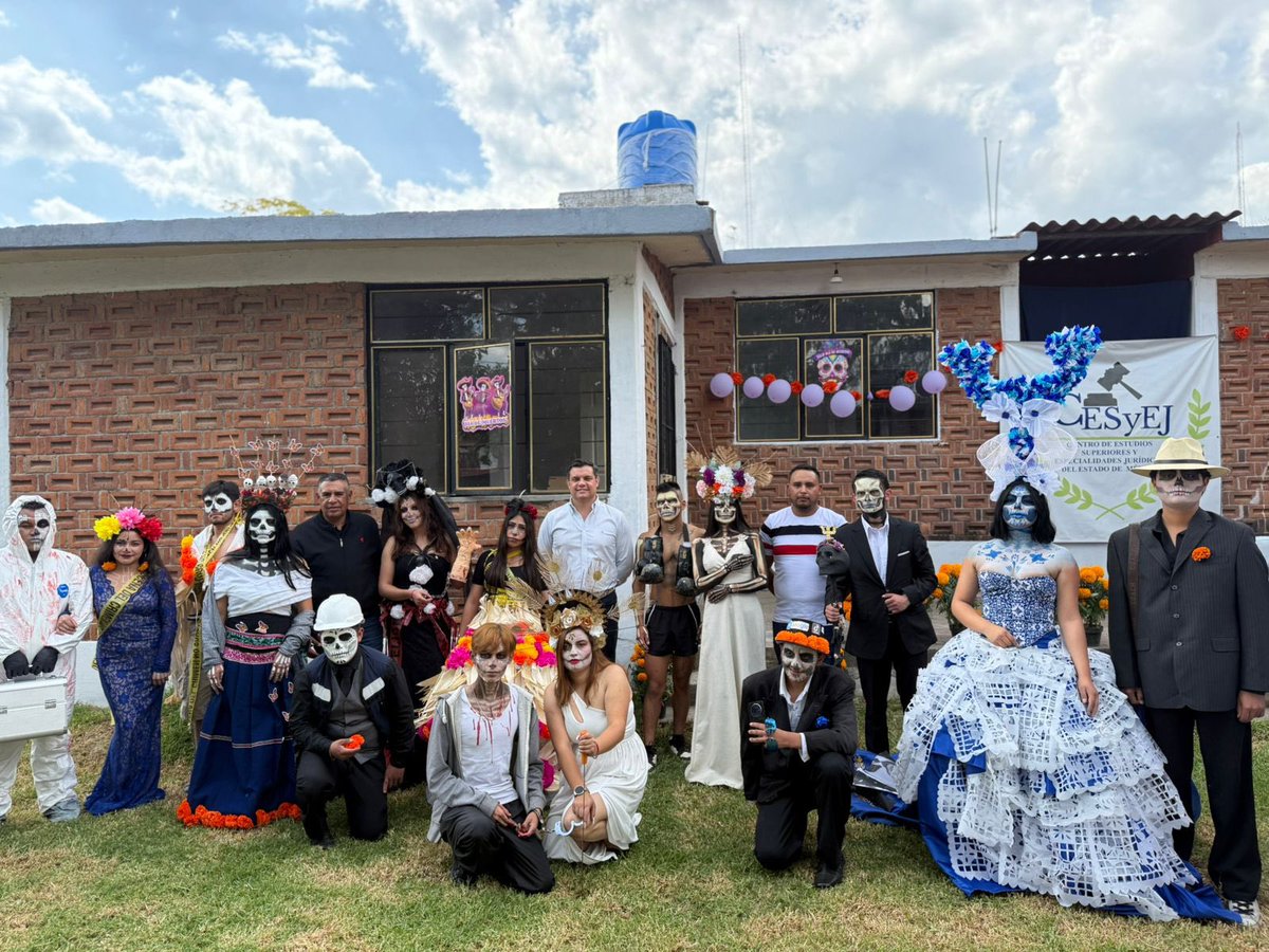 Fue un gusto participar como jurado calificador del concurso de disfraces del Centro de Estudios Superiores y Especialidades Jurídicas del Estado de México, en Jilotepec; una gran experiencia compartir con jóvenes talentosos, creativos y llenos de entusiasmo.
Me llena de emoción