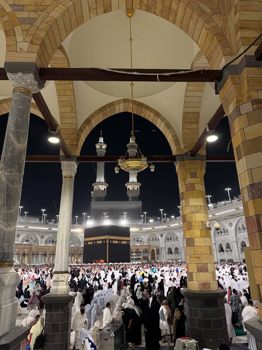 ربنا آتنا في الدنيا حسنة وفي الآخرة حسنة وقنا عذاب النار

[Rabbanā ātinā fīd-dunyā ḥasanatan wa-fīl-ākhirati ḥasanatan wa-qinā ʿadhāban-nār]

Our Lord, grant us good in this world, and good in the Hereafter, and protect us from the torment of the Fire