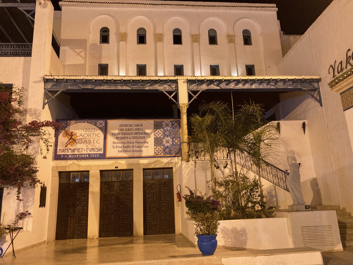 As per usual, I try to locate the conference center the night/day before 

These beautiful images are from the entrance @aortic_africa then down the halls of a vibrant market place. 

Attend conferences outside your home base if you can &amp; learn about other cultures
#GlobalHealth