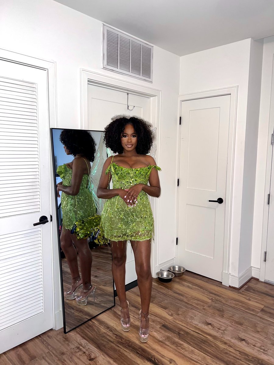 KMonique___'s tweet photo. "She was a fairy." https://t.co/WMzZ7btIVZ