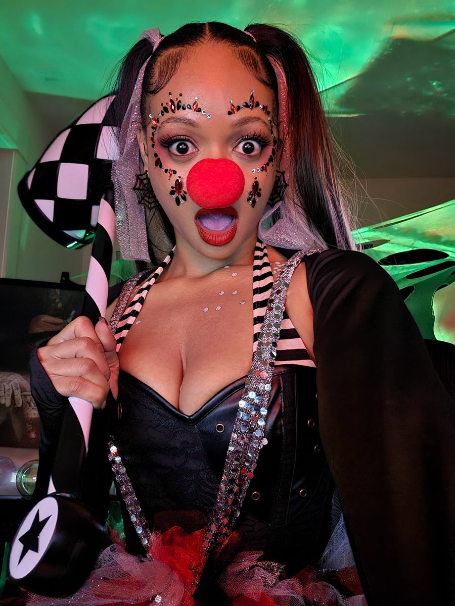 iamocolaa's tweet photo. HAPPY OCOLAAWEEN! ✨

https://t.co/9d9jqf1AEM 
INSTAGRAM: @ocolaatv

#Halloween #Halloween2025 #ocolaaween #fashion #twitch #HarleyQuinn https://t.co/HAKR0TLmf9