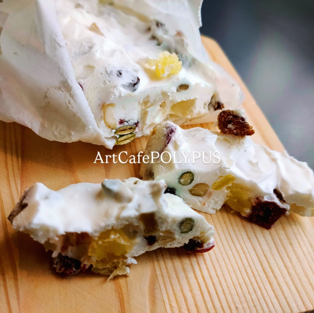 obachalle's tweet image. こんにちは！
今日もオープンしてまーす✨

三連休中日ですね！✨
晩秋を感じる昨今、カフェでゆっくり読書📖などいかがですか？✨☕✨

気まぐれ【試作】。
【水切りヨーグルトのカッサータ】

#ArtCafePOLYPUS #Sendagi #TokyoCafe #ボードゲーム #谷根千カフェ #カフェ巡り #隠れ家カフェ #ラテ