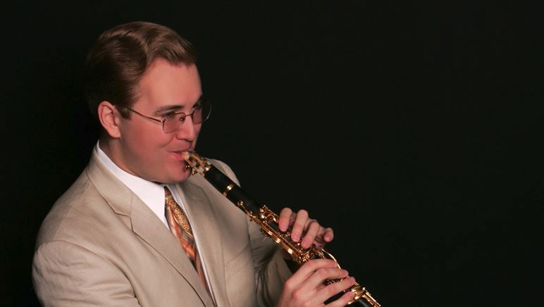 The Rochester Symphony Guild invites you to an extraordinary evening of  fine dining and music as we welcome back the incomparable Michigan-based  jazz clarinetist, Dave Bennett, and the Dave Bennett Quartet.
READ: rochestermedia.com/dave-bennett-i…

#RochMedia #DaveBennett #RSG