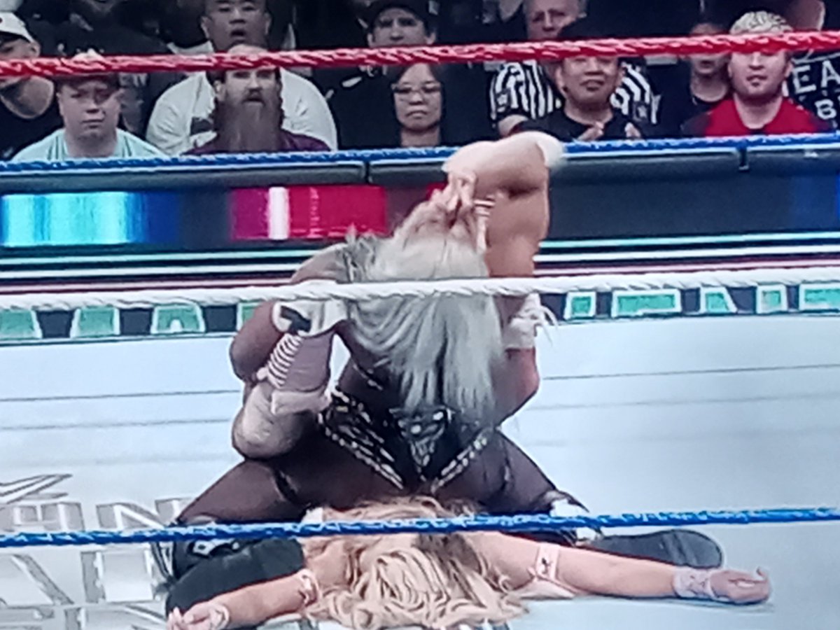 1stAnubiis's tweet image. And your winner and new Smackdown Women&apos;s Champion and your Queen 👑 the #Storm🌩⛈️🌪🌀 the #Conqueror⚡️ Jade💚Cargill! #WWESaturdayNightMainEvent #WWE #BlackGirlsRule