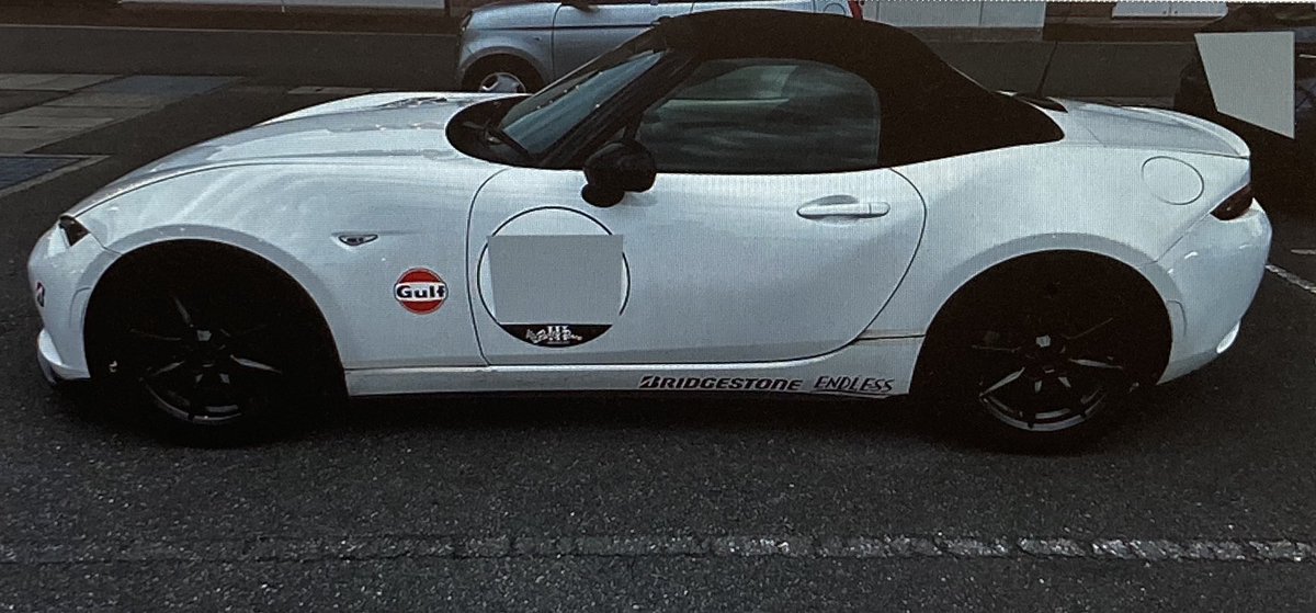 muramo_roadster's tweet photo. 残念ながらNDロードスターパーティレースを中断する方が居ますので
売りに出してますので興味がる方は繋ぎます
 
2018年式　2型NR-A F６速
走行４．４万キロ　車検2027年1月
パーティレース仕様
 
価格は応談です。外装の程度は良くないので
値引きは可能ですので必ずメールにてお問い合わせください。
info@murakami-m.jp
村上モータース
村上
 
右ヘッドライト内のパネルが一番外れてます。
爪で固定するだけのものですので、修理は可能だと思いますが、現状このままで販売希望です。
またホイールとタイヤはもう1セット込みで、2セットともに、レースで使用可能な状態です。
外装は前後バンパー、全体的に傷はありますが
パーティレース西日本シリーズでシングルには入るので戦闘力はあると思います