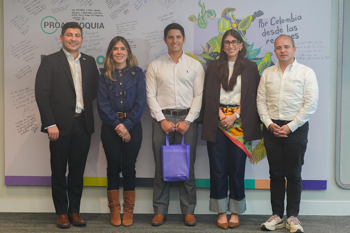 jorgeibloise's tweet photo. Una visita de 24 horas en Medellín.
Sin costo alguno para el Estado.
Sostuve importantes reuniones con:
El congresista Juan Espinal,
la senadora Paola Holguin,
el Alcalde de Medellín Federico Gutierrez,
el Alcalde de El Retiro Santiago Montoya,
el concejal de El Retiro Iván Gómez,
el Gerente General del Metro de Medellín Tomás Elejalde,
la Presidente Ejecutiva de la Cámara de Comercio de Medellín para Antioquia la Doctora Lina Vélez,
la Presidente Ejecutiva de Proantioquia Juliana Velásquez.

Todas las conversaciones enmarcadas en proyectos que impulsan en materia educativa.