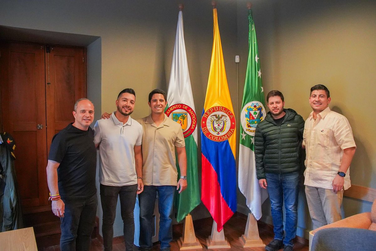 jorgeibloise's tweet photo. Una visita de 24 horas en Medellín.
Sin costo alguno para el Estado.
Sostuve importantes reuniones con:
El congresista Juan Espinal,
la senadora Paola Holguin,
el Alcalde de Medellín Federico Gutierrez,
el Alcalde de El Retiro Santiago Montoya,
el concejal de El Retiro Iván Gómez,
el Gerente General del Metro de Medellín Tomás Elejalde,
la Presidente Ejecutiva de la Cámara de Comercio de Medellín para Antioquia la Doctora Lina Vélez,
la Presidente Ejecutiva de Proantioquia Juliana Velásquez.

Todas las conversaciones enmarcadas en proyectos que impulsan en materia educativa.