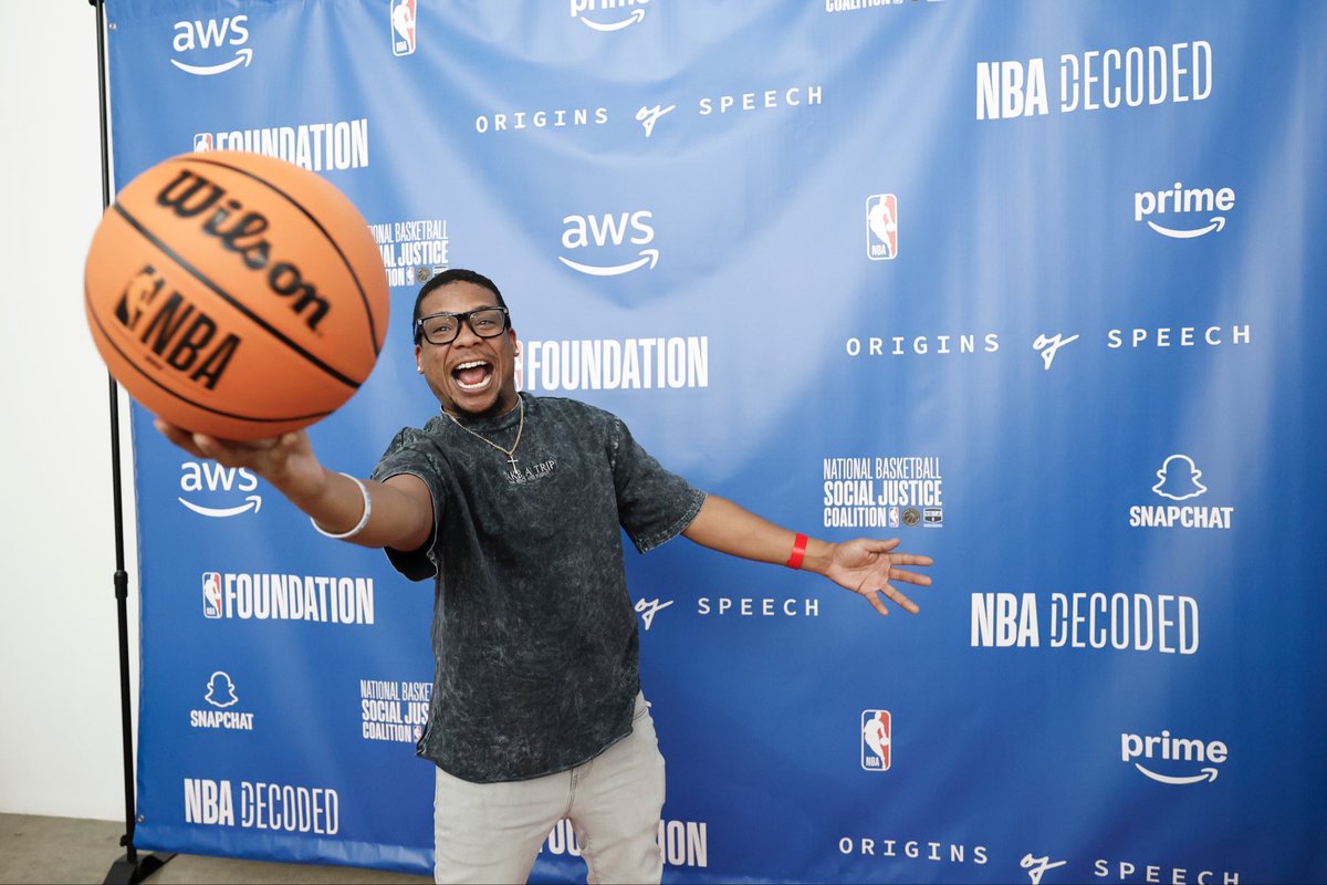 whatuplakerss's tweet photo. #NBADecoded https://t.co/vFJ4zNZul1