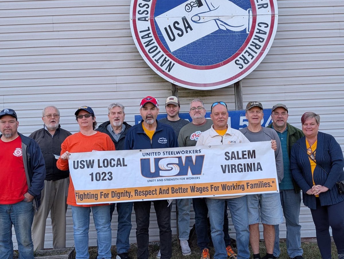 Shout out tl <a href="/USW1023/">USW LU1023</a> for having <a href="/UFCW400/">UFCW Local 400</a>'s Dawn Greenway cook breakfast for our final labor 2 labor walk of the season!

If you haven't already  dont forget to #votenov42025