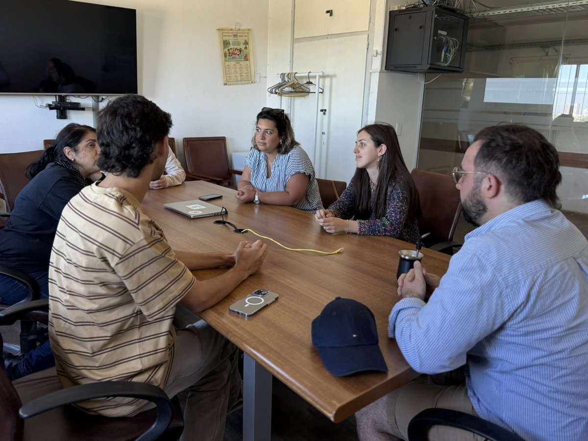 LO QUE NOS UNE ⚪️🔵

El <a href="/PNacionalJoven/">Juventud Partido Nacional</a> recorrió junto a la <a href="/CDJ_Montevideo/">CDJ Montevideo</a> organizaciones sociales de Montevideo.

En <a href="/CEPRODIH/">CEPRODIH</a> conocimos el trabajo que impulsa oportunidades para mujeres y niños, y en <a href="/mtacuru/">Movimiento Tacurú</a> su compromiso con la inclusión educativa y laboral de jóvenes.