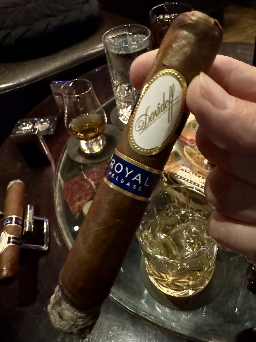 Vibe…Davidoff Royal Release Robusto cigar!  Hanging in Peachtown with ⁦<a href="/caviarhound/">CHound</a>⁩ Big thanks CH.
