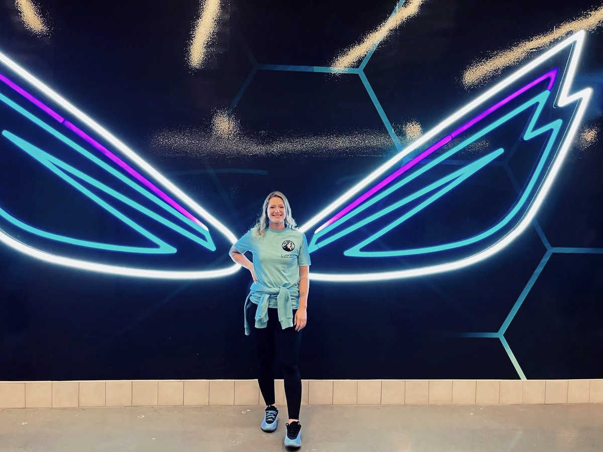 coleworld1621's tweet image. #WolvesBack #TakeRoot #BuzzCity