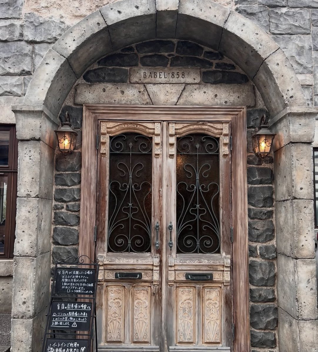 アンティークなパン屋で朝活。🍂