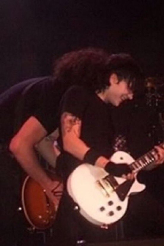 datpupfrankpill's tweet image. The art of NOTICING👀👀👀….#sizedifference