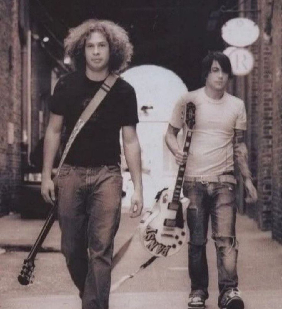 datpupfrankpill's tweet image. The art of NOTICING👀👀👀….#sizedifference