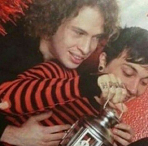 datpupfrankpill's tweet image. The art of NOTICING👀👀👀….#sizedifference