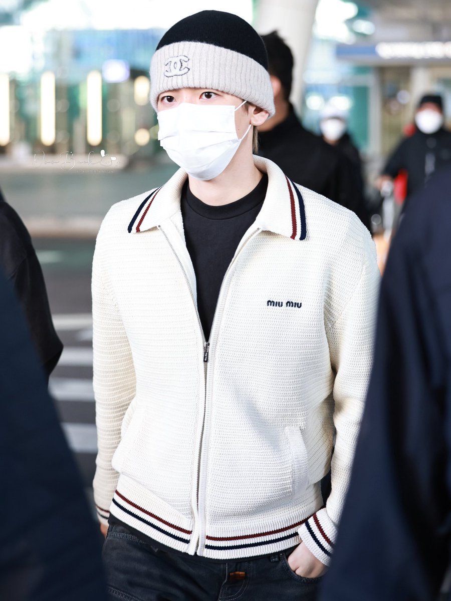 OooBaek0506's tweet photo. 251102 ICN🛬

@B_hundred_Hyun 
#BAEKHYUN  #백현 #ベッキョン #伯贤 https://t.co/P9znqSocra