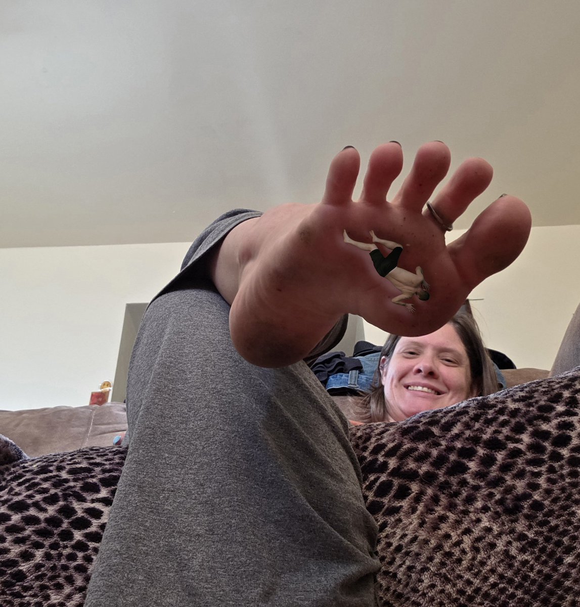 customtiny's tweet photo. Don't argue with @GoddessEevee85 when she tells you to lick her feet clean. She doesn't hesitate to punish disobedience!! https://t.co/ujRItzg4Zy