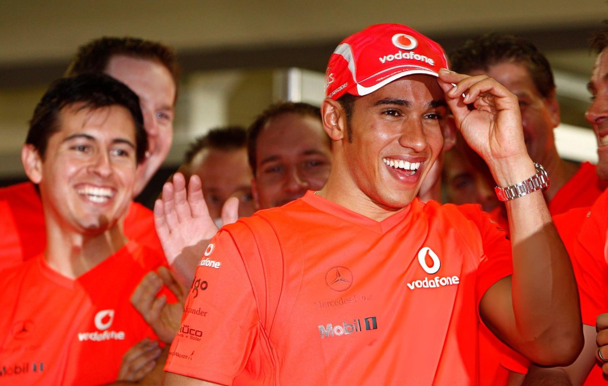 Alex_Racing1's tweet image. C'était il y a 17 ans, Sir Lewis Hamilton remportait son premier titre de champion du monde ! 🏆

Le tout dans un final HISTORIQUE ! 👑

Pendant 38 secondes, Massa était sacré au Brésil... mais c'est bien Hamilton qui a triomphé et ceux pour l’éternité 😉

#F1