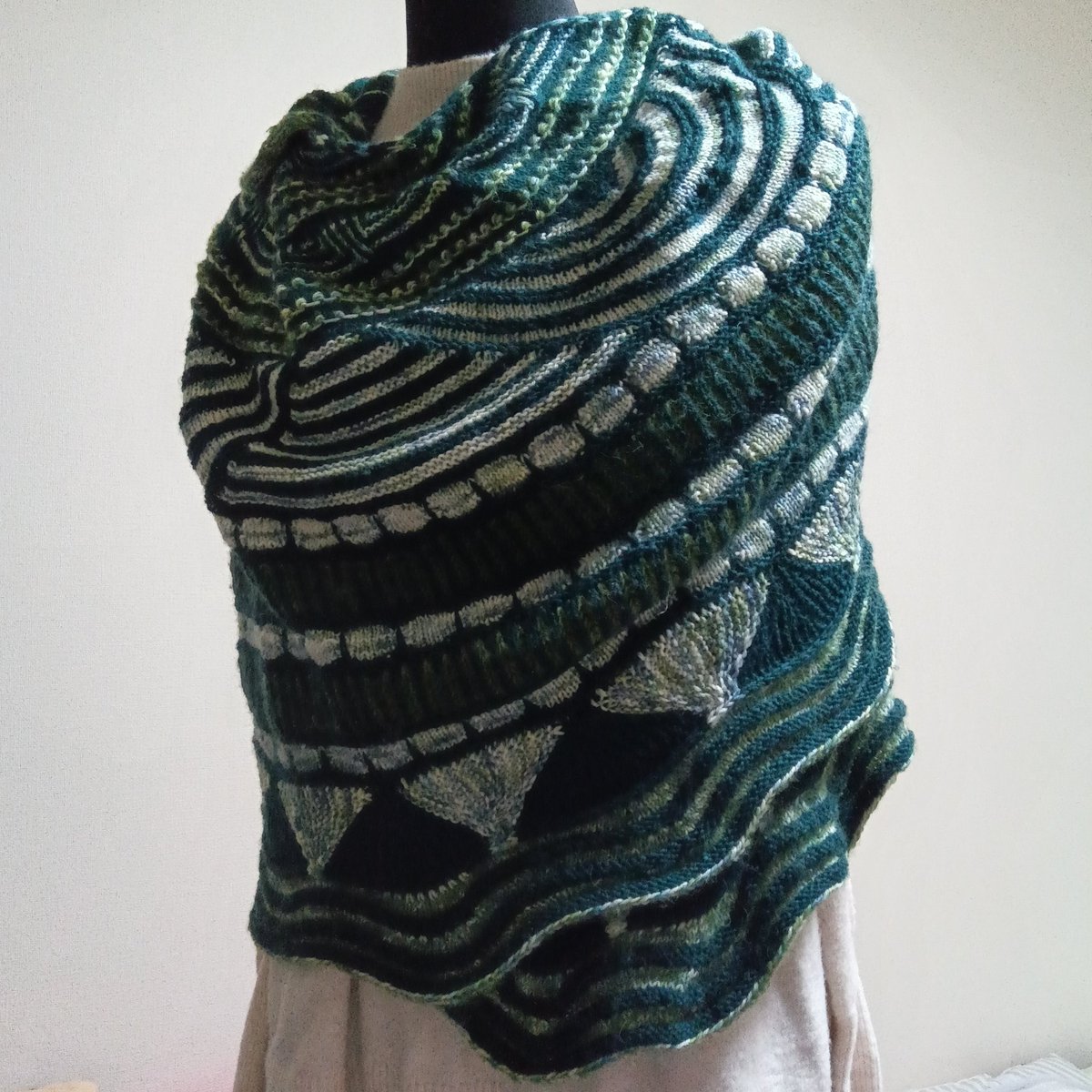 knitknit0618's tweet photo. 『Go Go Dynamo Shawl』完成しました🧶MKAL2024終了😁
#gogodynamoshawl
#gogodynamomkal2024
#westknit
#編み物好きな人と繋がりたい https://t.co/8HyGHSsmkH