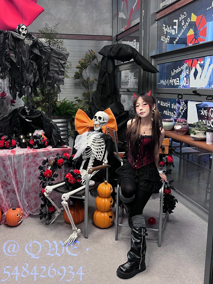 官宣 我的妻子是骨感美人^-^#万圣节 🎃