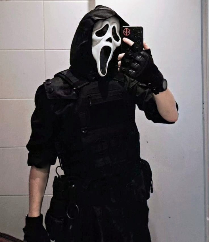 taeycap's tweet photo. plus one shenanigans @ #unaween https://t.co/miB7ivjRv0