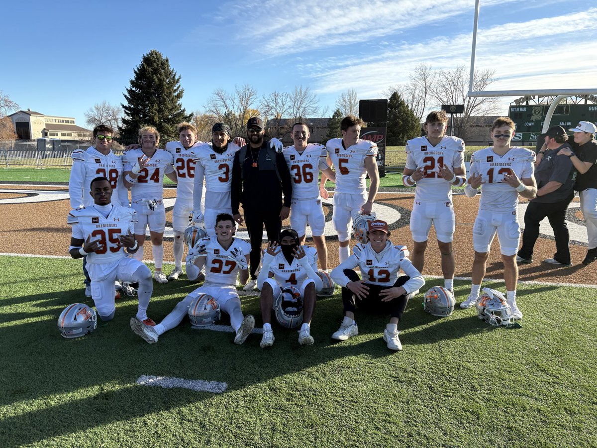 Proud of these young men! Big road win! Thanks to all the fans that showed up in the green &amp; copper!!
#RollDiggs⚒
#9-0