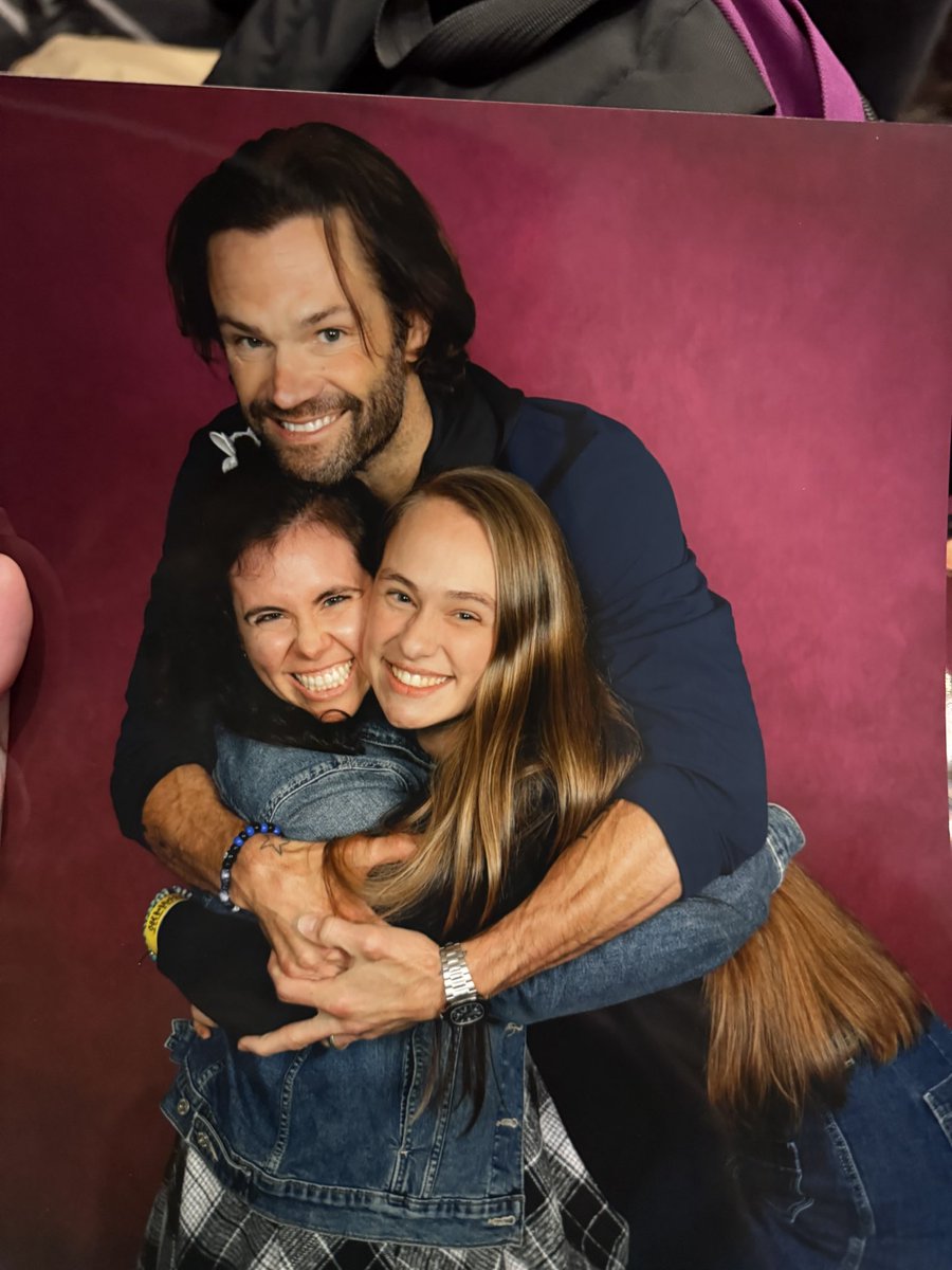 When <a href="/jarpad/">Jared Padalecki</a> hugs you so tight, you literally vibrate #spnnash