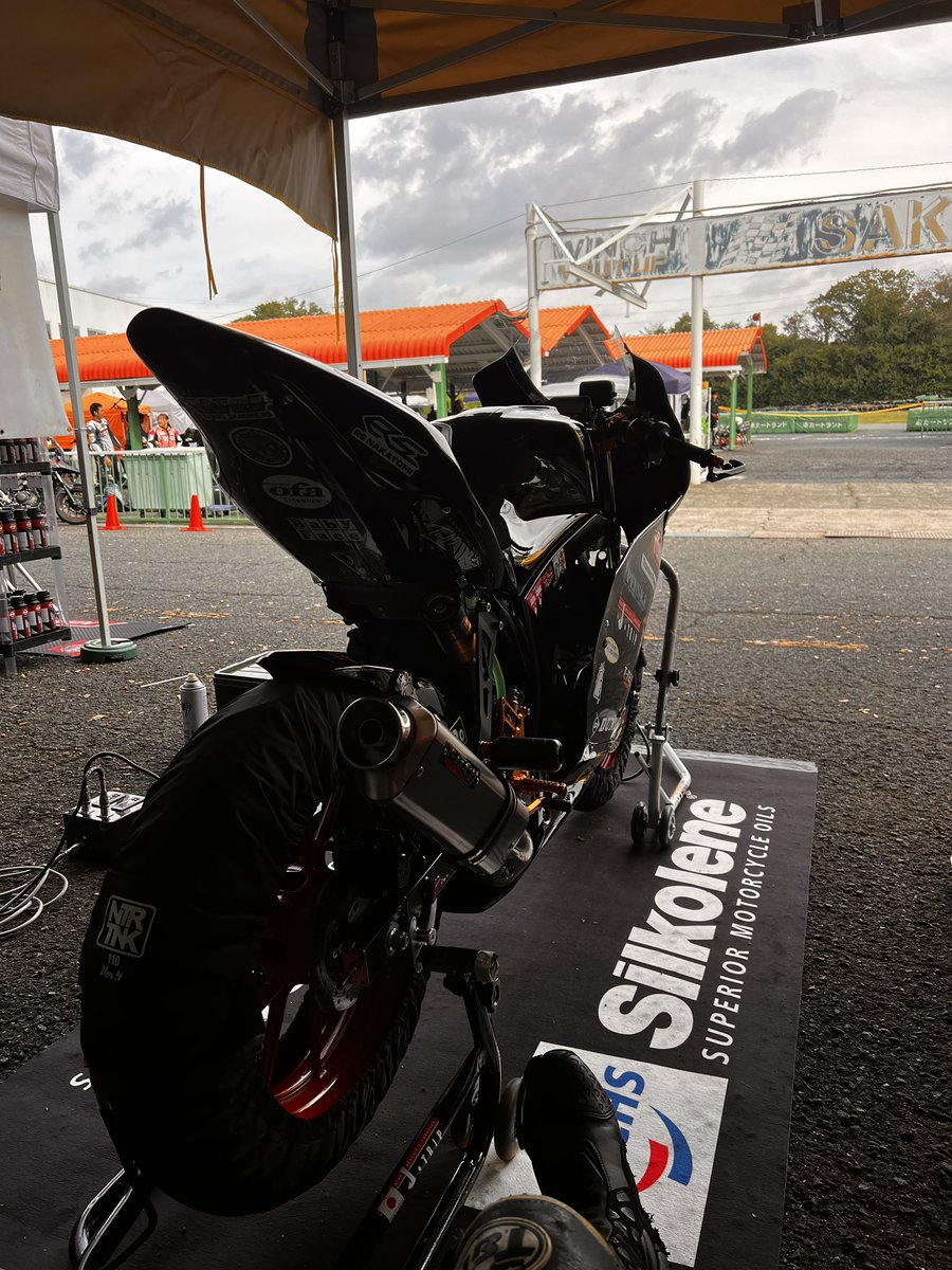 こんな感じで、気持ちもくらいです。。。

絶望なタイムで死〜ぬぅ〜