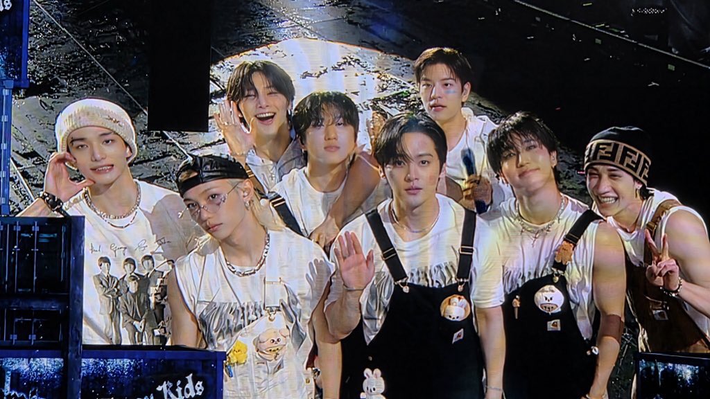 STAYs vote #StrayKids for #2025MAMAVOTE 

1 RETWEET = 1 VOTE