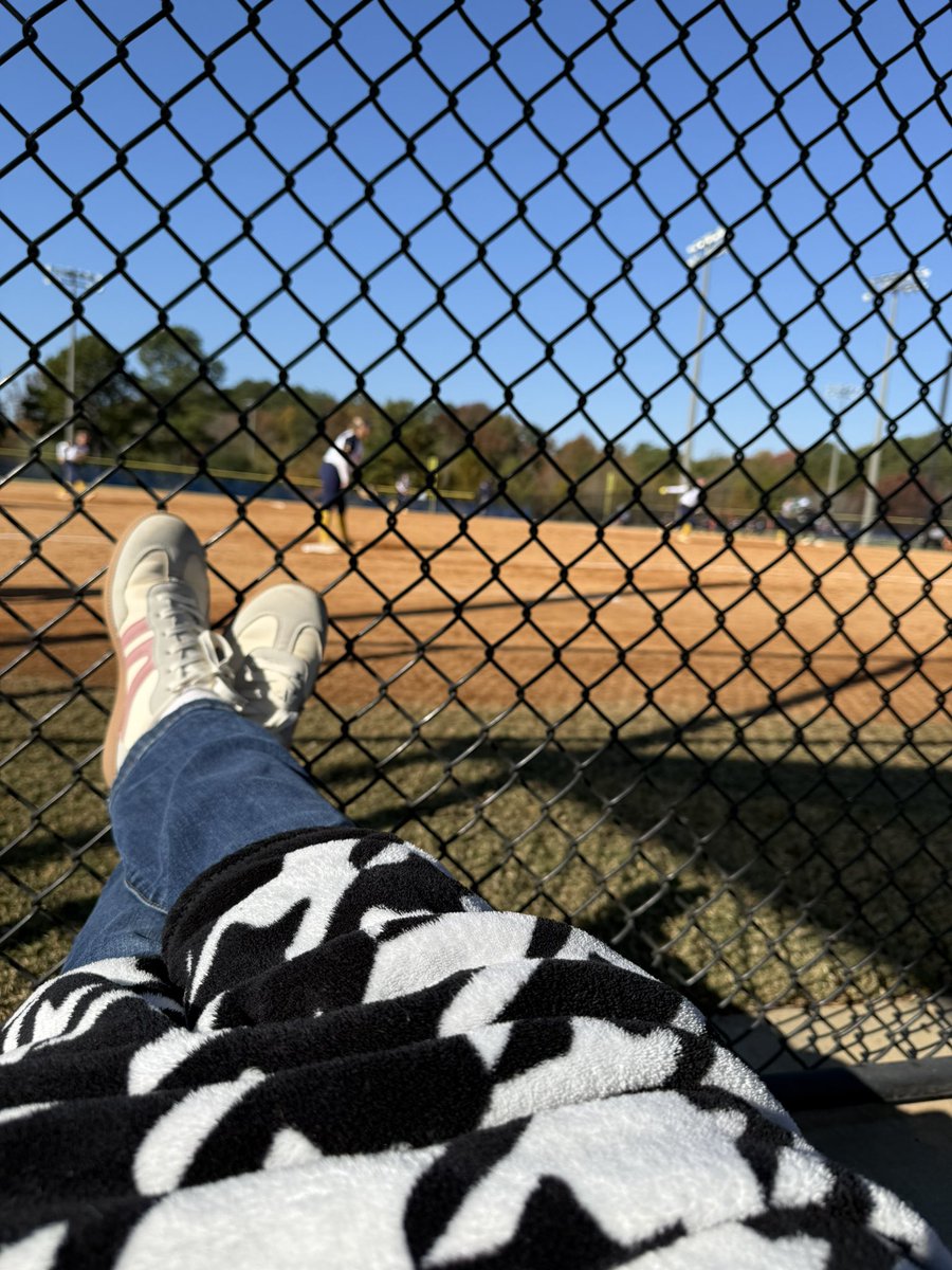 Iteach2ndgrade1's tweet image. “We” went from 40° to 63°, spent 11 hours at the ballpark, rode in the car for 4 hours, played great and won all 4 games! We supported @panerabread , @ChickfilA , @TropicalSmoot20 - and will do it all again tomorrow! #softball #NOVEMBER @EllieSouthern27 ❤️🥎🍂☀️😁