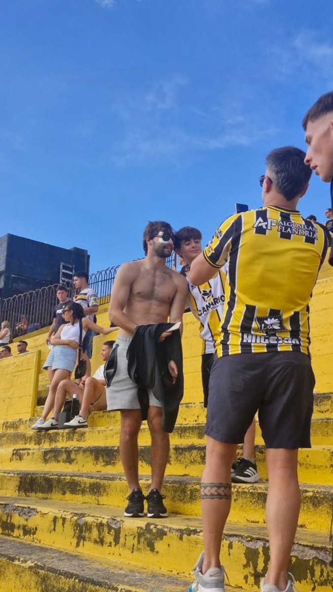 RacingRadioClub's tweet image. 💪 UNA VISITA ESPECIAL

Santiago Sosa, mediocampista de #RACING, fue a ver a Flandria que cayó frente a Acassuso.

📷 @LacanetteJuan