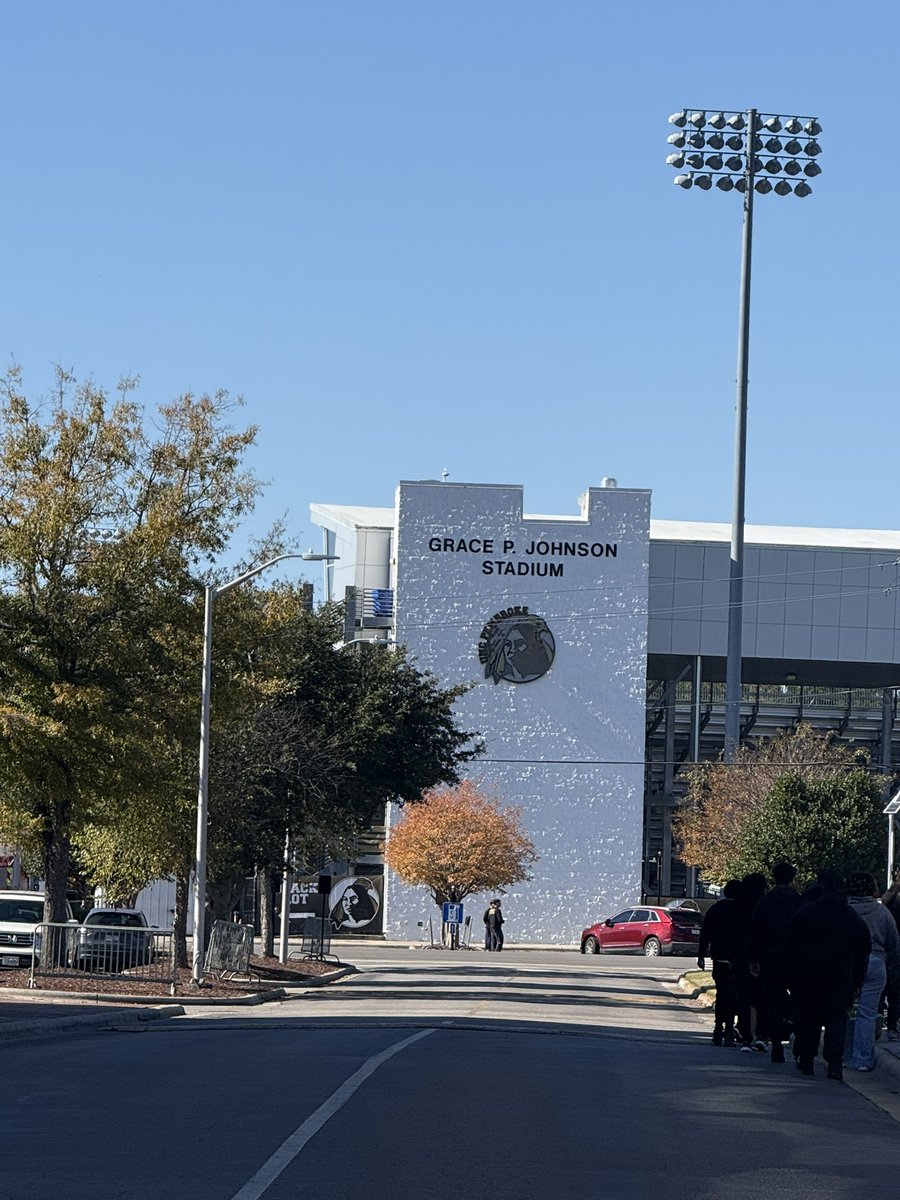 Had such a great gameday visit at <a href="/UNCP_Football/">UNCP Braves Football</a> thank you so much for the invite <a href="/CoachHarrisUNCP/">𝐂𝐨𝐚𝐜𝐡 𝐁𝐫𝐲𝐚𝐧 𝐇𝐚𝐫𝐫𝐢𝐬</a> what a win! Environment was fire! <a href="/RecruitSVFB/">RecruitSVFB</a> <a href="/SVSpartans_FB/">Sun Valley Football</a> <a href="/HaydenCrooks/">Hayden Crooks</a> <a href="/CoachQuay_/">Quay Chambers</a> <a href="/keaton_coach/">Coach Steve Keaton</a>