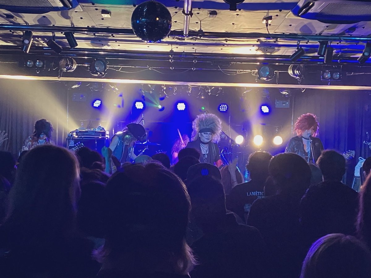 ラメフェスへ行ってきました〜
HAMORANくん楽しいイベントをありがとう〜💛
普段中々フロアで見ないから超新鮮🔥
色々と刺激を頂きました
どのバンドも素敵〜
今日も大阪を1人プラプラします〜🍻🚶‍♀️