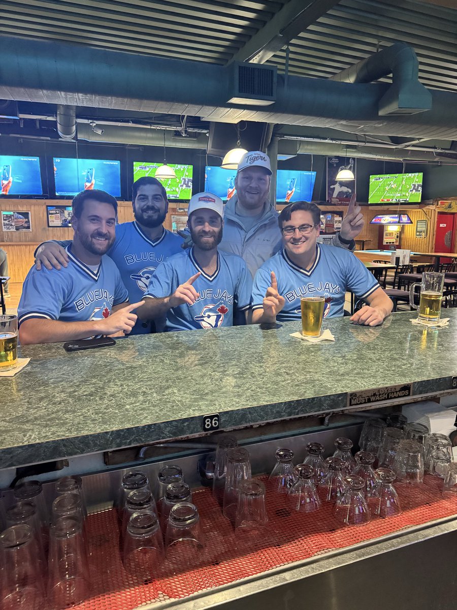 LivoniaBJs's tweet photo. It’s now been 10 years since the BJs have won the World Series, here are the remaining living BJs getting together to celebrate their major accomplishment! https://t.co/uTq2PysLcM