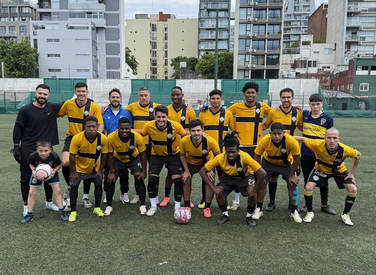 DepCarrascosa's tweet photo. Deportivo Carrascosa goleó 6-1 a Labruna en la cancha de Excursionistas y quedó segundo en la tabla de posiciones, a tan solo un punto de la cima, a falta de cuatro fechas. Joel (2), Dany, Santi, Milton y Nico convirtieron los goles del equipo de Flecha. https://t.co/04eAydgdLJ