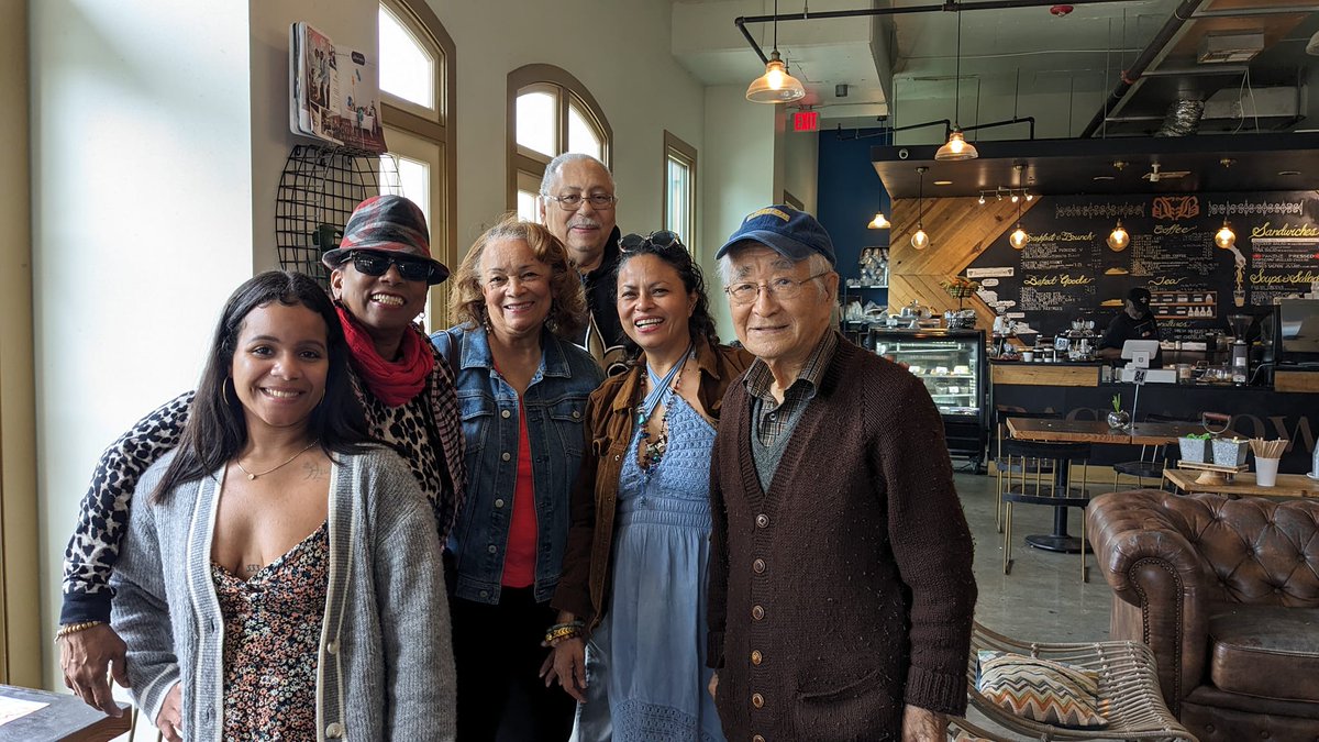 SlBoekbinder's tweet photo. PART 2
Many of the photos are
by our #memorykeeper @queenseraphim
I've also included Mckenzie_Marsalis' #haiku #poetry ~ Mr. Yoshi translated it into #Japanese; the #artwork in the haiku collage is Regina's https://t.co/hRrPB7klPo