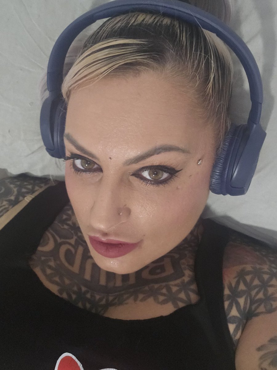 Lo sé ,quieres de ser mi cajero humano......
Ven no temas sera muy muy satisfactoria la experiencia 
Arrodillate y dame todo tu dinero