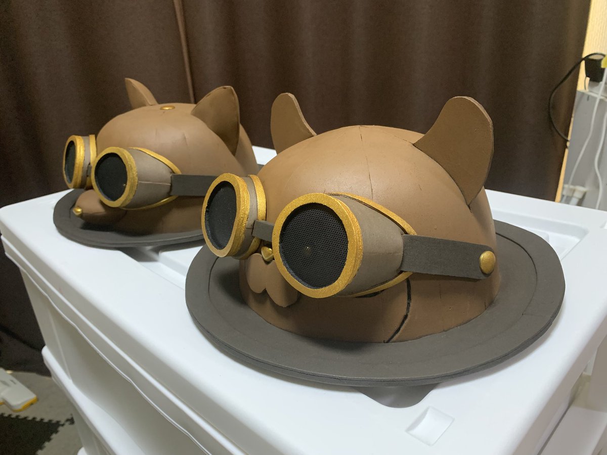 Antic_pets's tweet photo. 先日の異世界マーケット出店用に作ったスチパン風帽子！いつものごとく塗装はチコリ！ https://t.co/9nb3zx4S7T