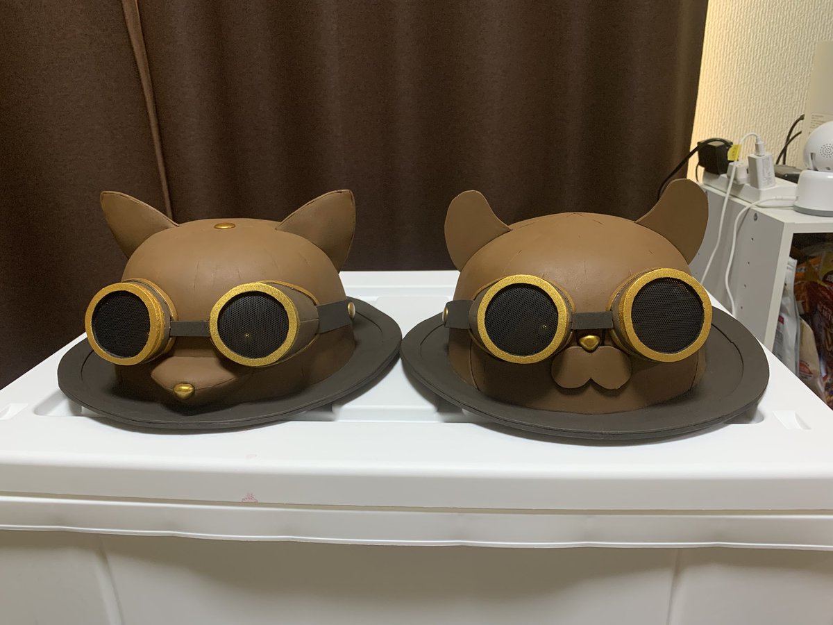 Antic_pets's tweet photo. 先日の異世界マーケット出店用に作ったスチパン風帽子！いつものごとく塗装はチコリ！ https://t.co/9nb3zx4S7T