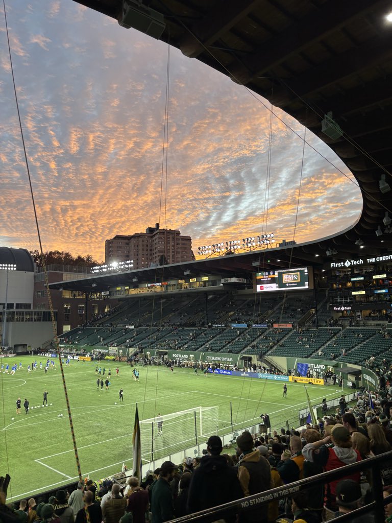 adambetters's tweet photo. @StumptownFooty @ABarnesandnoble Let’s go! https://t.co/OZY0Cf1DnT