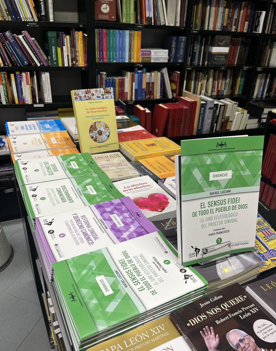 rafluciani's tweet image. 📘 Presentamos en Roma las colecciones “Passi di sinodalità” @Ed_Queriniana 🇮🇹 y “Cuadernillos de sinodalidad” @eclaretiana 🇪🇸, editadas por @serenanoceti y Rafael Luciani. Más de 30 teólogos, teólogas, canonistas y pastoralistas de varios continentes se unen en este proyecto…