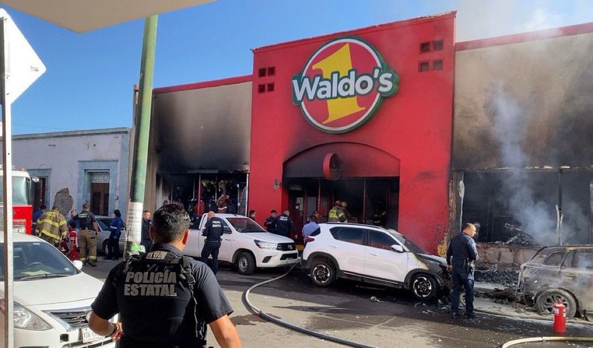 Quadratin_Hgo's tweet image. 🔴👉Un incendio registrado este sábado en una tienda de la cadena Waldo's ubicada en el centro de Hermosillo, Sonora dejó al menos 22 personas fallecidas.
acortar.link/9SDJmp
#LoVíEnQuadratín
