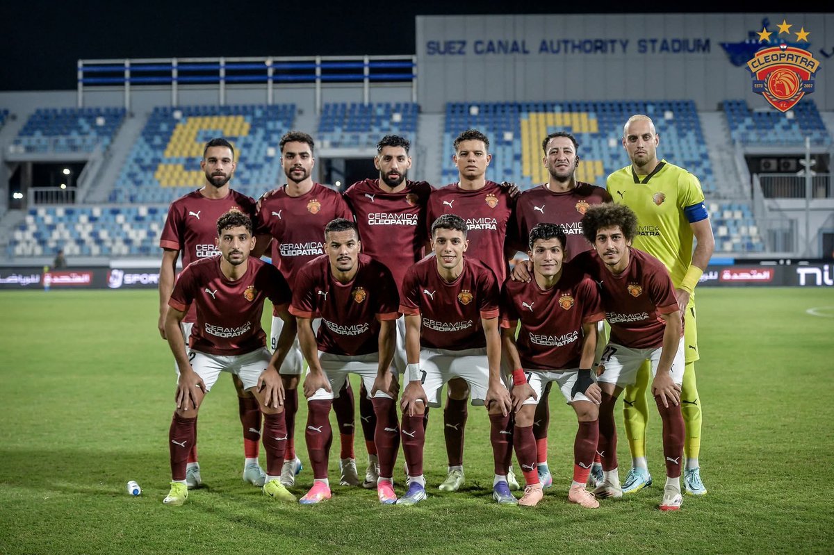 É bastante simbólico que, no dia da tão aguardada abertura do Grande Museu Egípcio, um time de nome Cleópatra lidere o campeonato nacional de futebol. O passado e o presente do Egito se cruzam - a herança milenar e a paixão moderna pelo esporte se encontram em Gizé, aos pés das