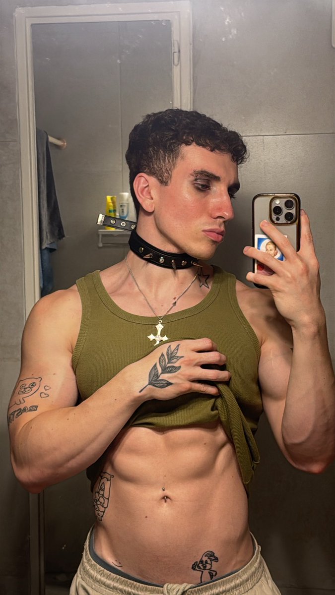 valeenu_U's tweet image. la barriga post 4 pizzas de la americana