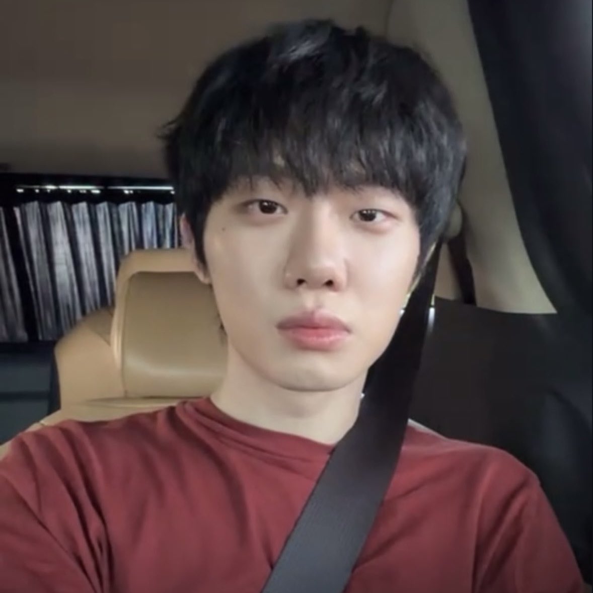 이날은도대체뭐엿을까
유독하얗고입술뚱쭝해서듀….함