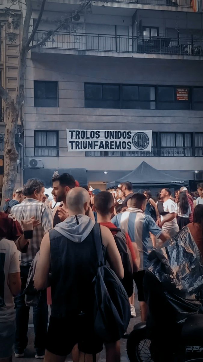 RMSalazar33's tweet photo. Trolos unidos triunfaremos 🤍🏳️🌈
#orgulloBA #marchadelorgullo https://t.co/o3Fn3euEJN