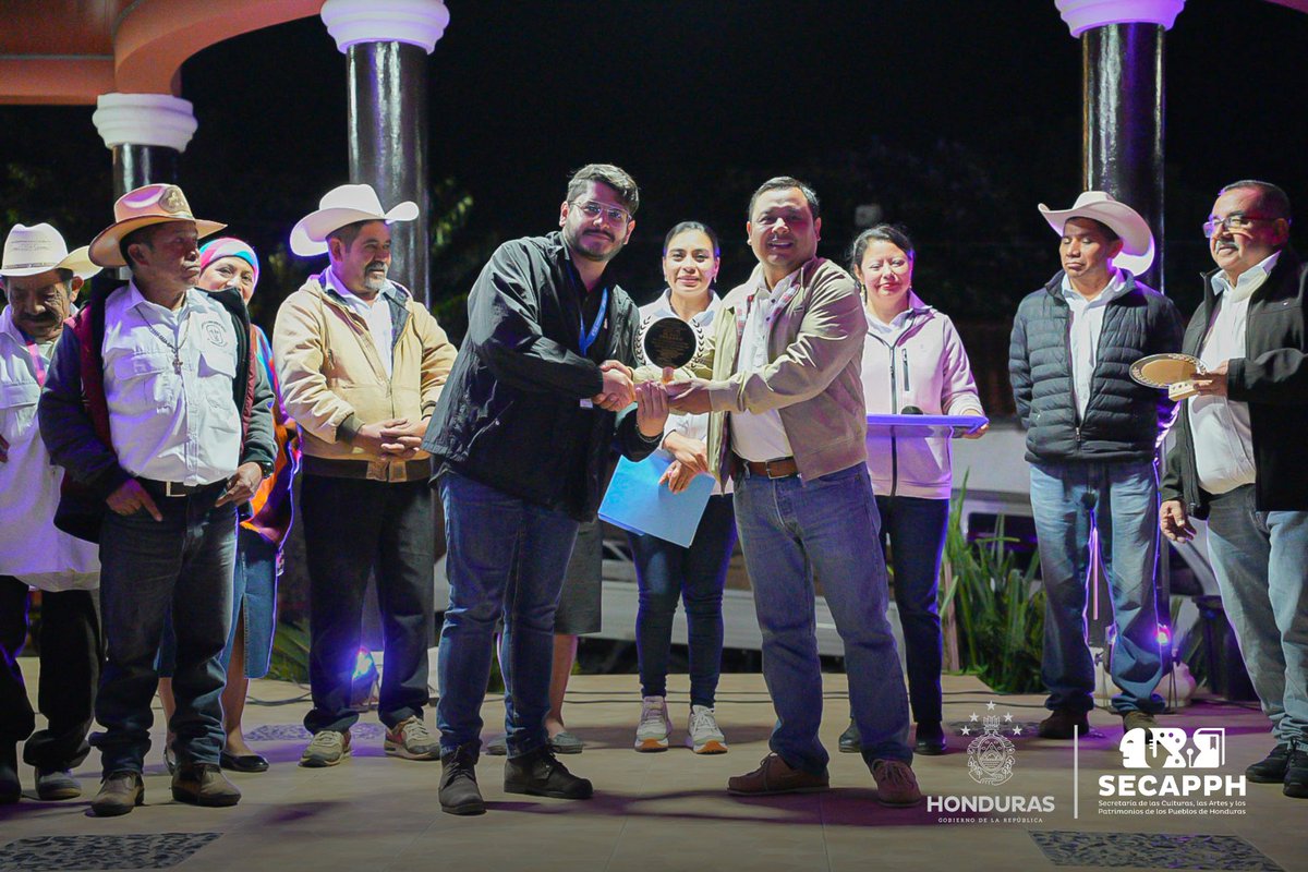 SECAPPH's tweet image. #SECAPPH presente en la inauguración del Tercer Festival del Guancasco en Yamaranguila, Intibucá 🌿

Una celebración que une al pueblo le va en torno a la espiritualidad y los saberes ancestrales 🫱🏼‍🫲🏾

Nuestra Unidad de Etnología recibió un reconocimiento por su labor y…