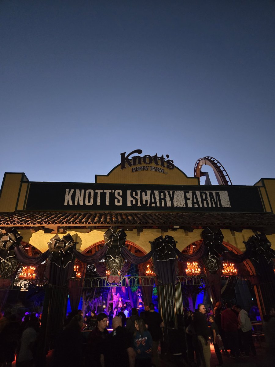 Final Trip through the fog tonight!! <a href="/knottsscaryfarm/">Knott's Scary Farm</a> #ScaryFarm